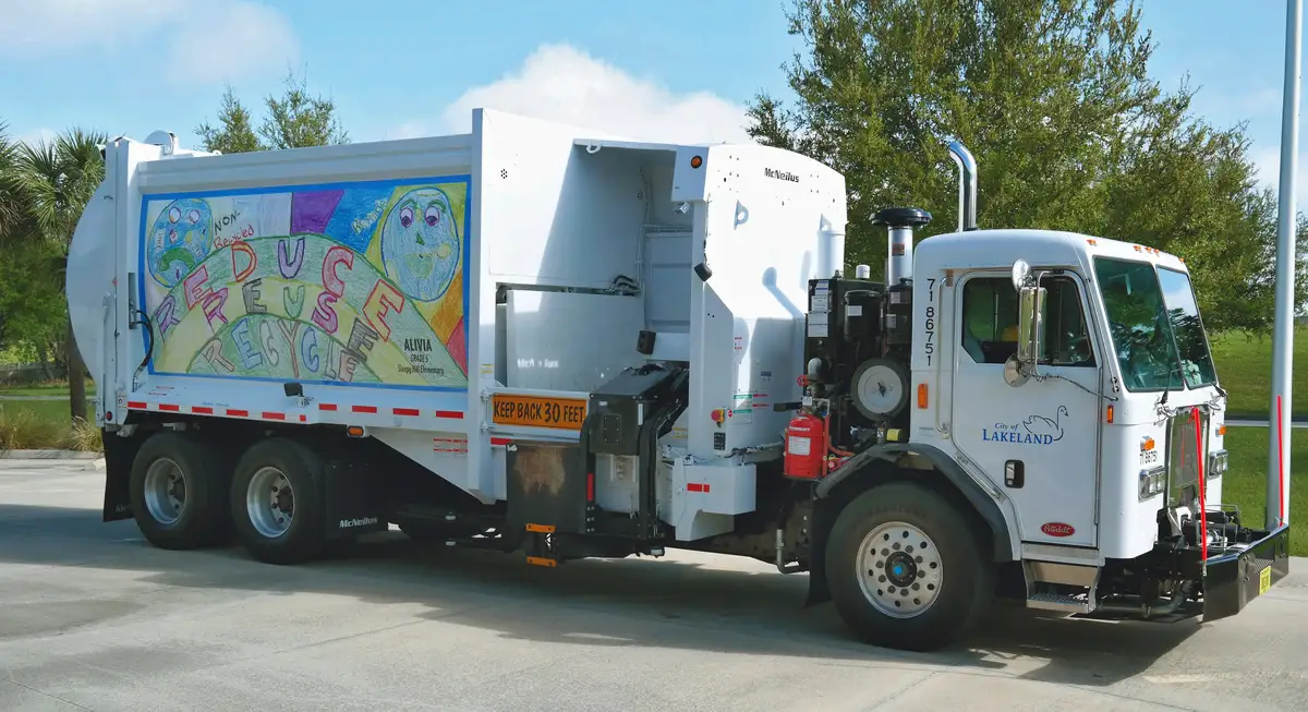 McNeilus Manual-Automated Side Loader